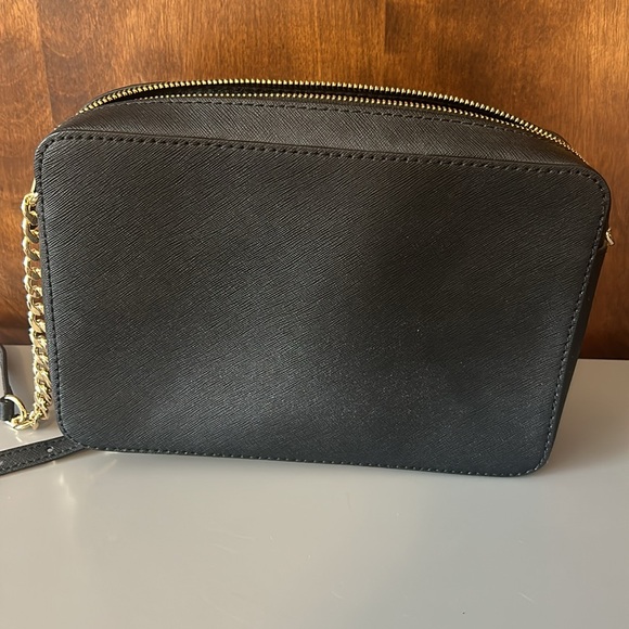 Michael Kors cross body.  Great condition. - Picture 2 of 5